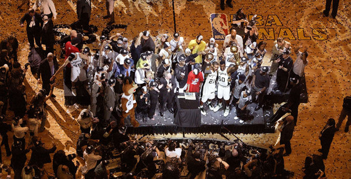 NBA编年史(2002-03):姚明来了! <a href=/lanqiu_zbo/spurs/ target=_blank class=infotextkey>马刺</a>复仇<a href=/lanqiu_zbo/lakers/ target=_blank class=infotextkey>湖人</a>