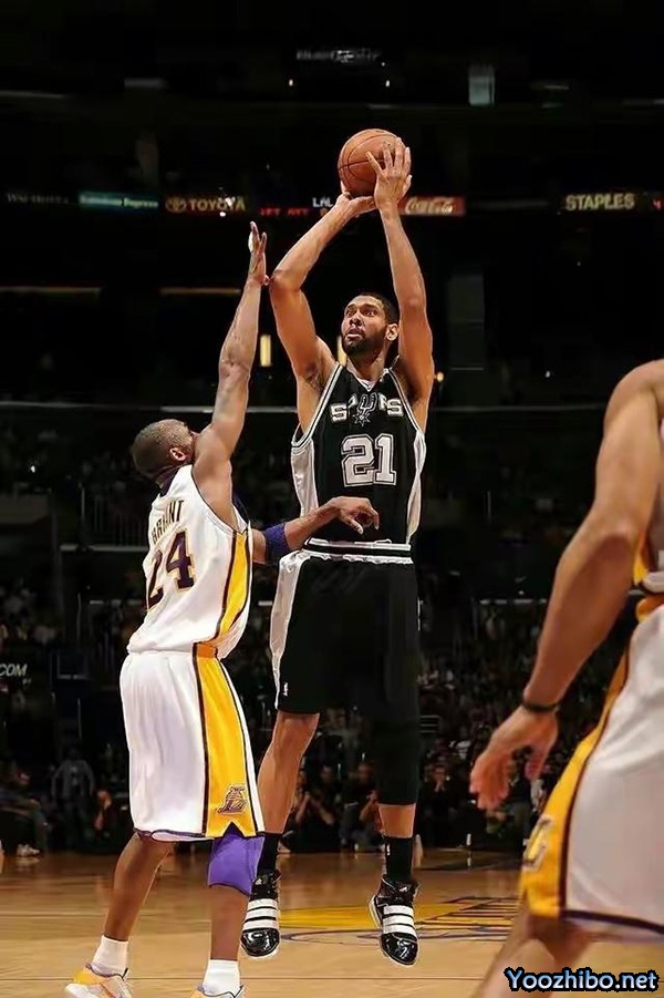 蒂姆-邓肯:NBA75大巨星榜单上的<a href=/lanqiu_zbo/spurs/ target=_blank class=infotextkey>马刺</a>传奇